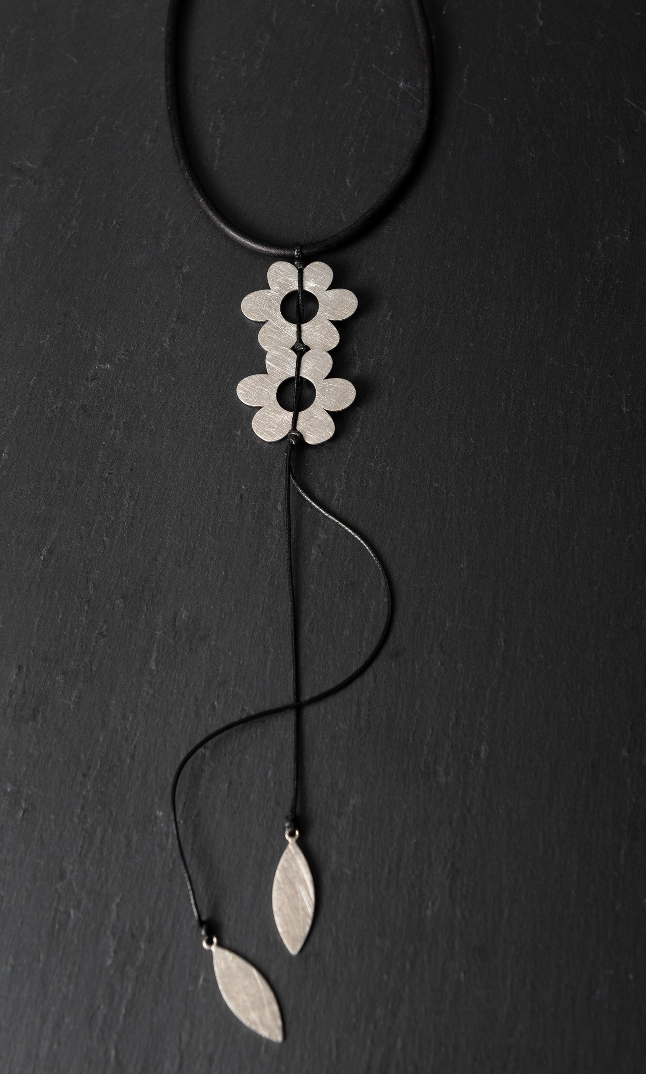 Papatyalar Mekik Kolye