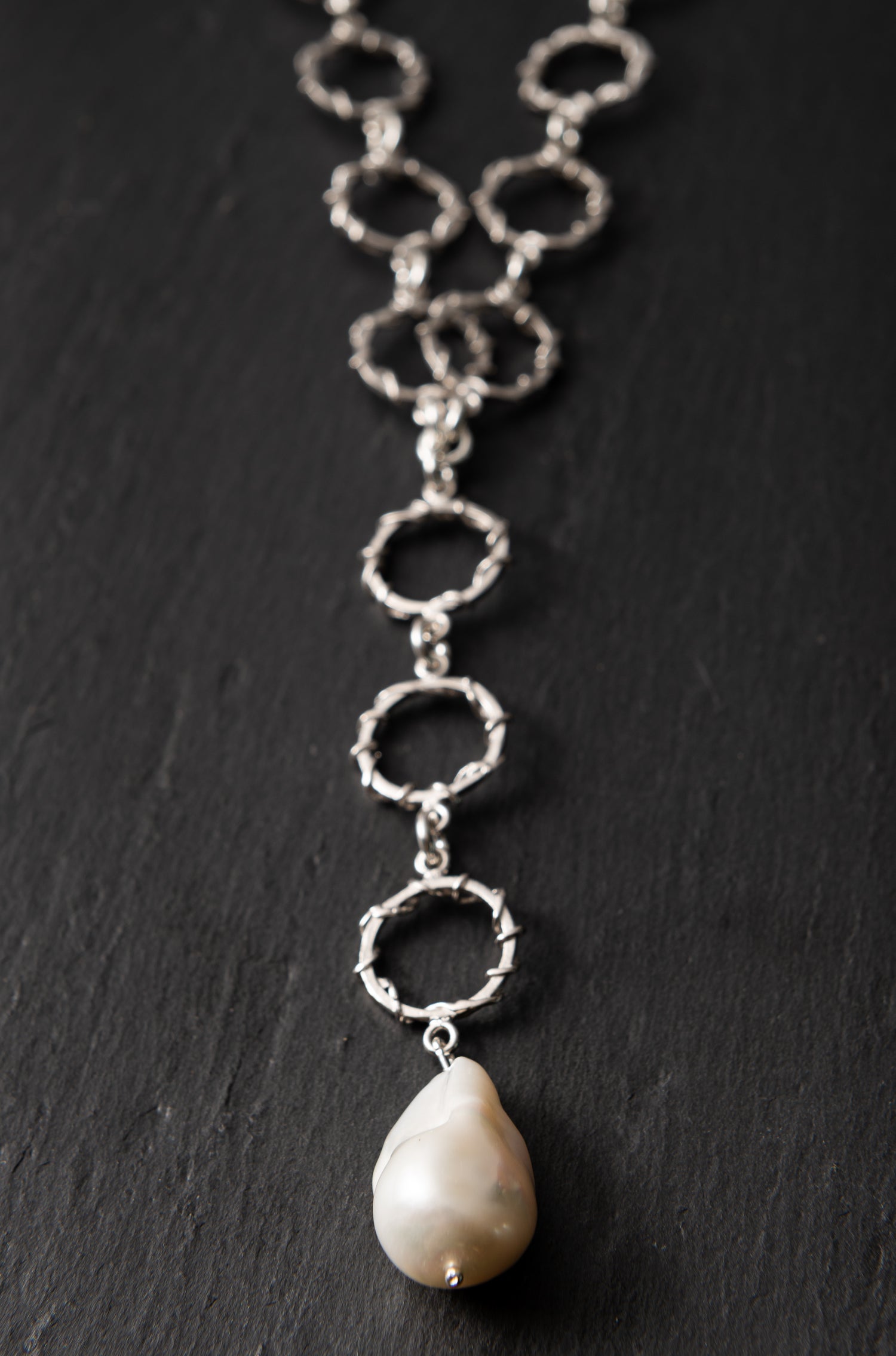 Sarmal Halka Amorf İnci Kolye