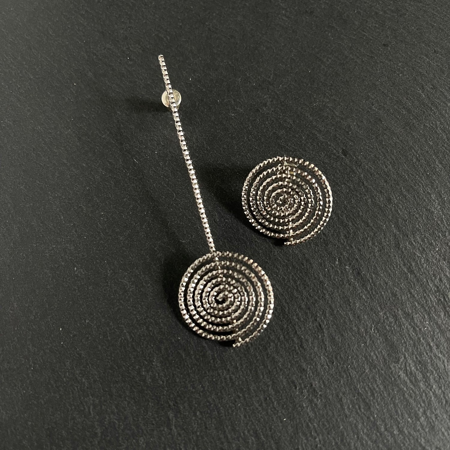 Döngü Asimetri Küpe