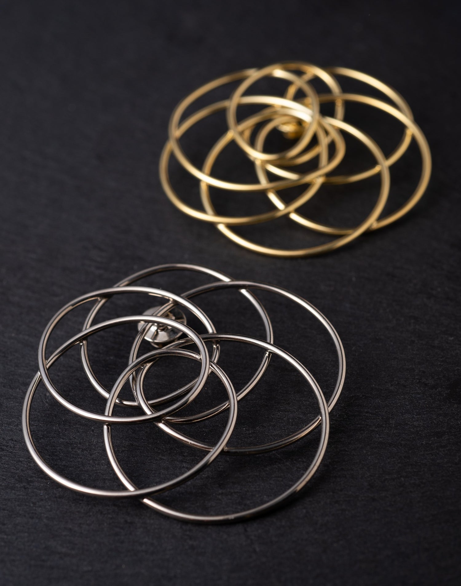 Soyut Yörünge Broş