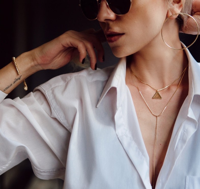 Üçgen Şerit Kolye