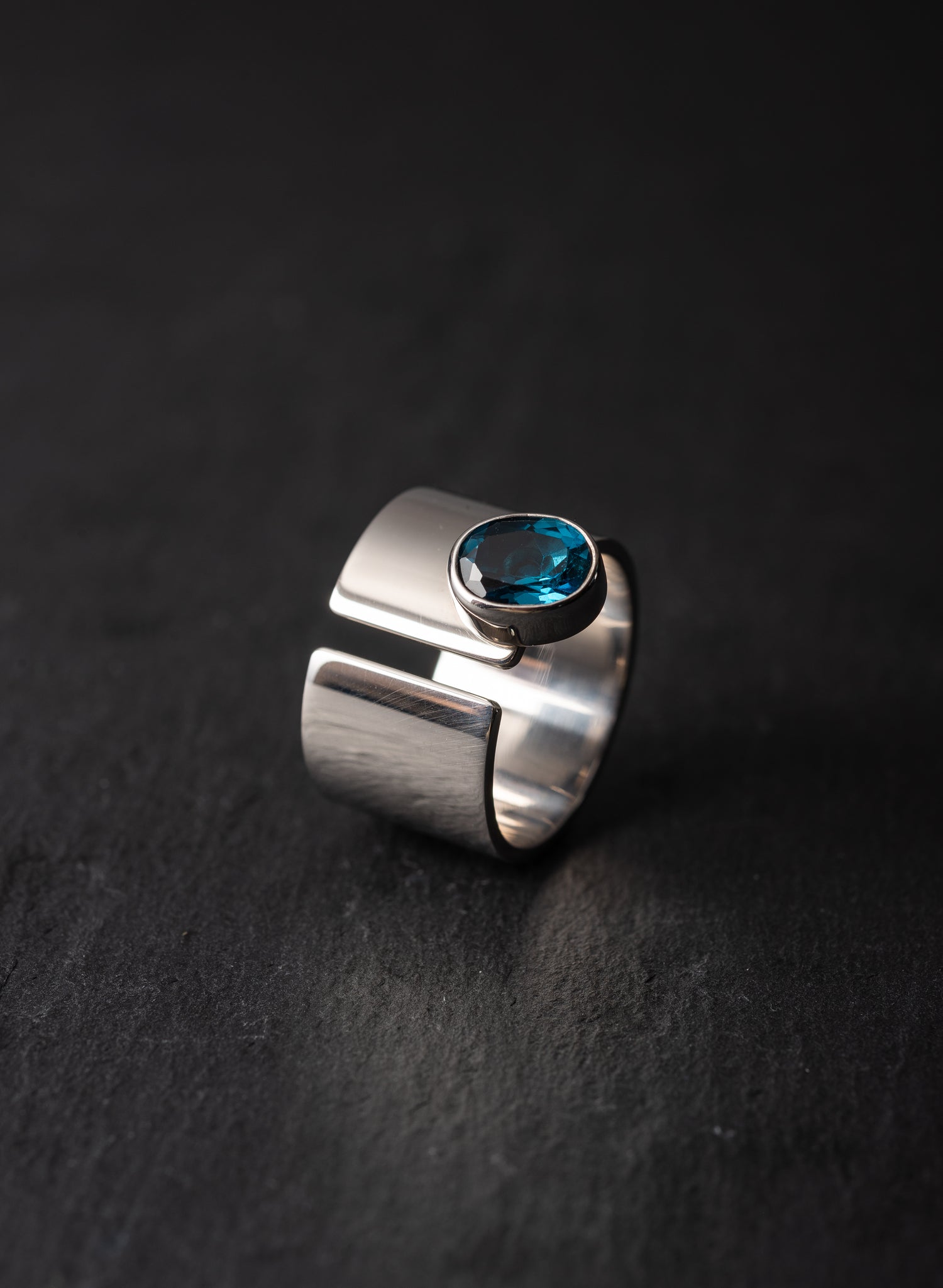 İstanbul Boğazın Kıyısında Yüzük