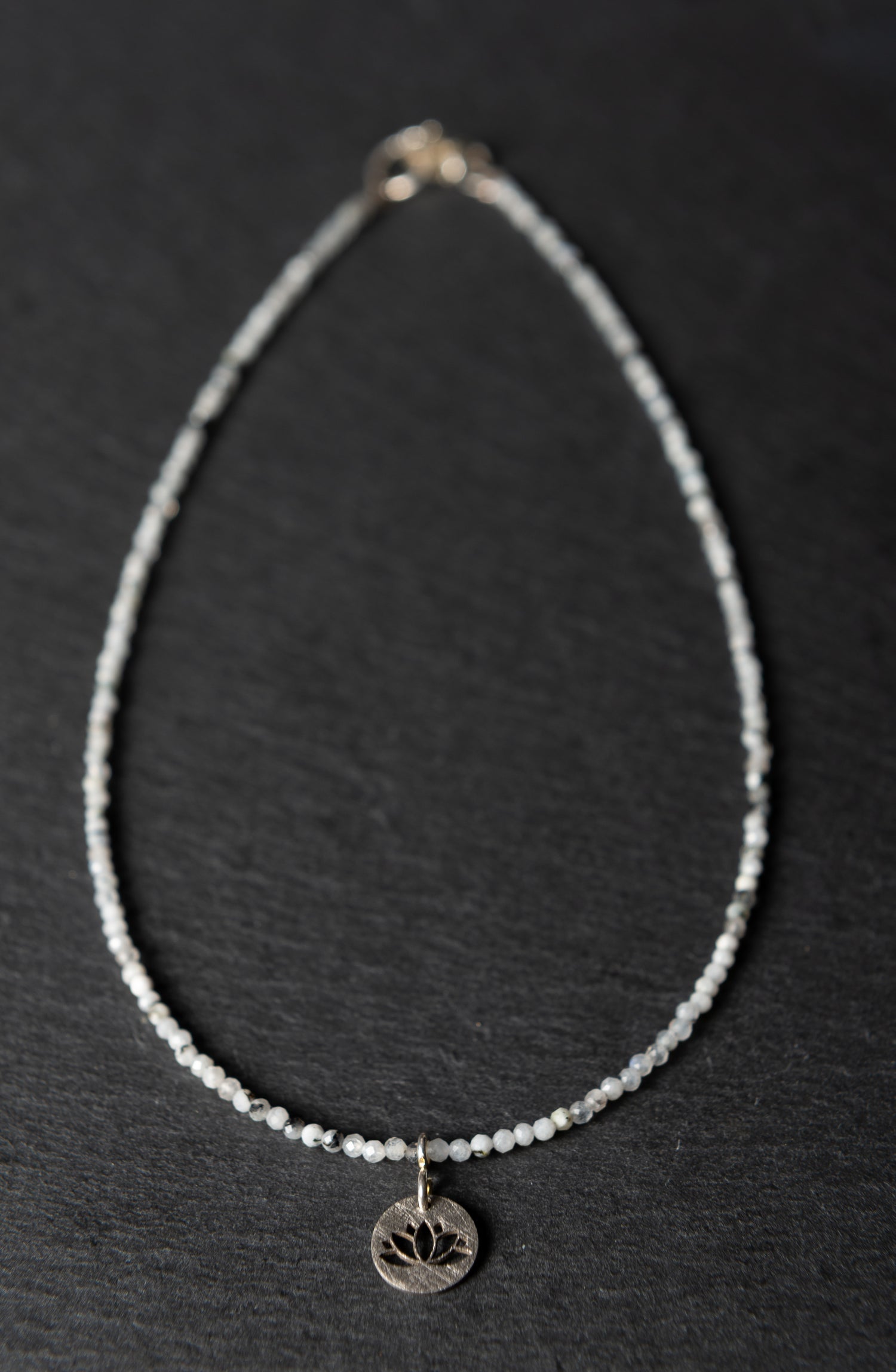 Ay Taşı Lotus Kolye